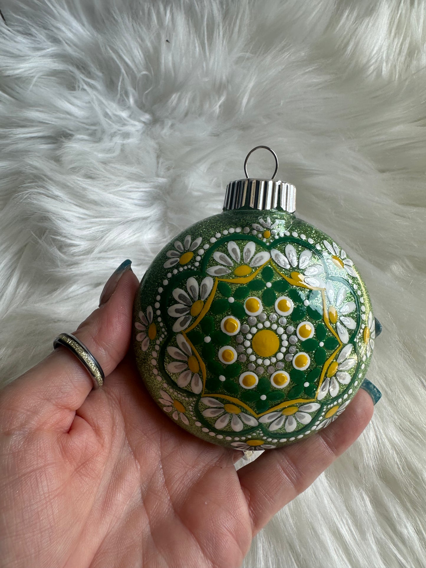 Glitter Christmas Ornament - Disc / Round - Green, White, Yellow, Daisies