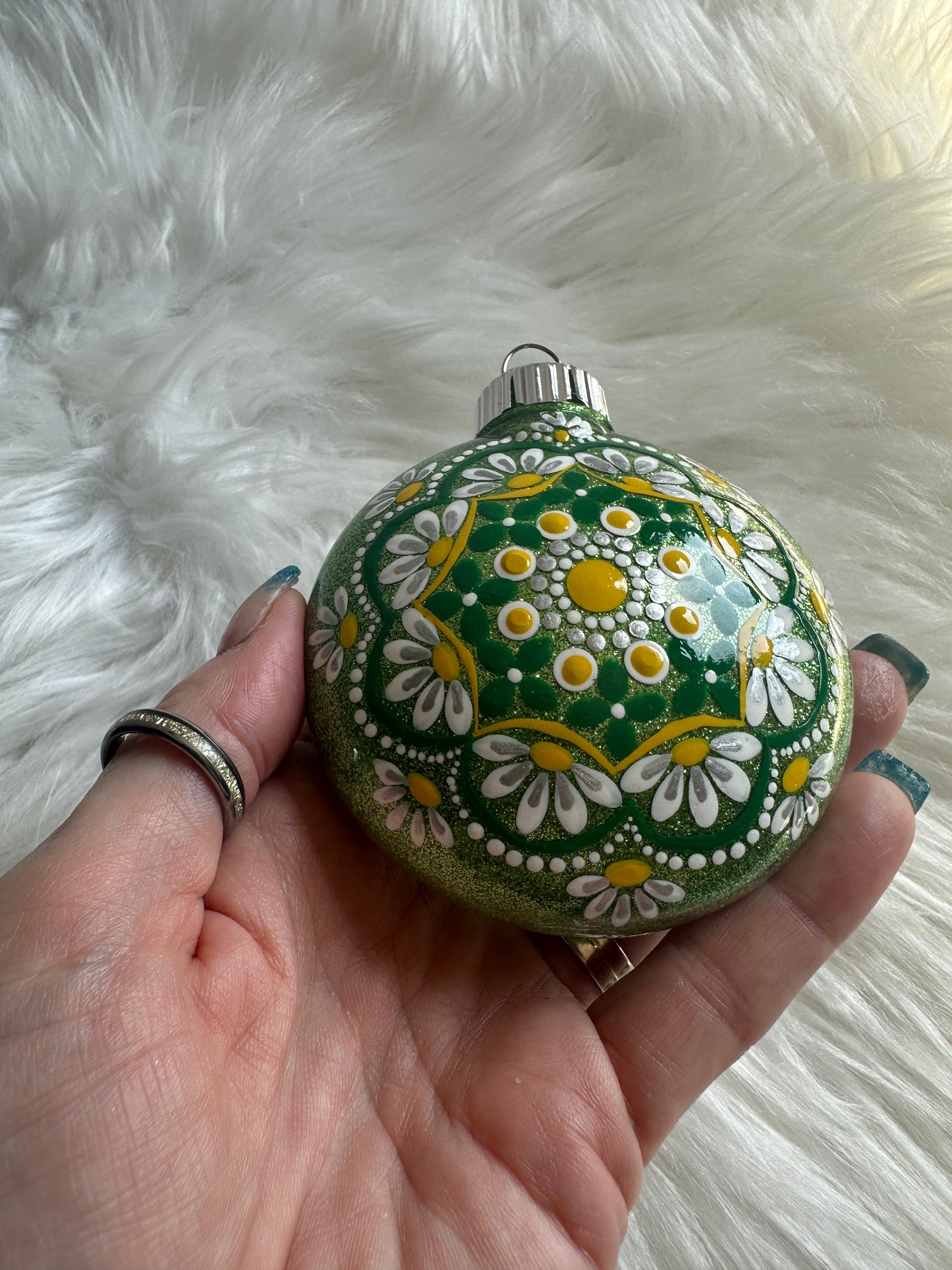 Glitter Christmas Ornament - Disc / Round - Green, White, Yellow, Daisies